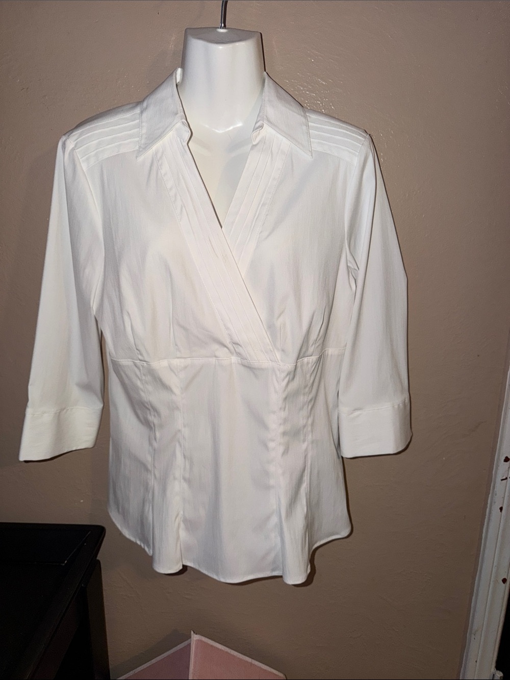 BNWT Bay Studios lightweight White Women's Wrap-Front Blouse size Large